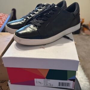 Katy Perry Black tennis shoe